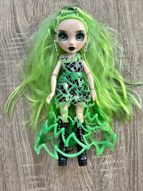 Rainbow High Fantastic Fashion Jade Hunter Fashion  Doll Articulated Green